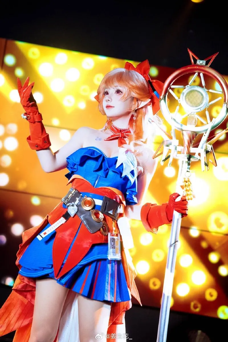 《明日方舟》遥Cosplay展示