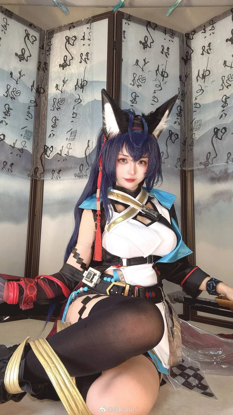 《明日方舟》烛煌cosplay展示