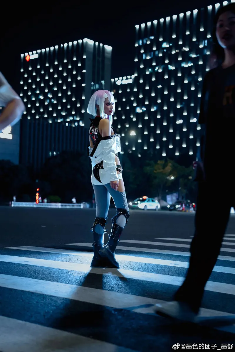 《赛博朋克边缘行者》露西Cosplay展示