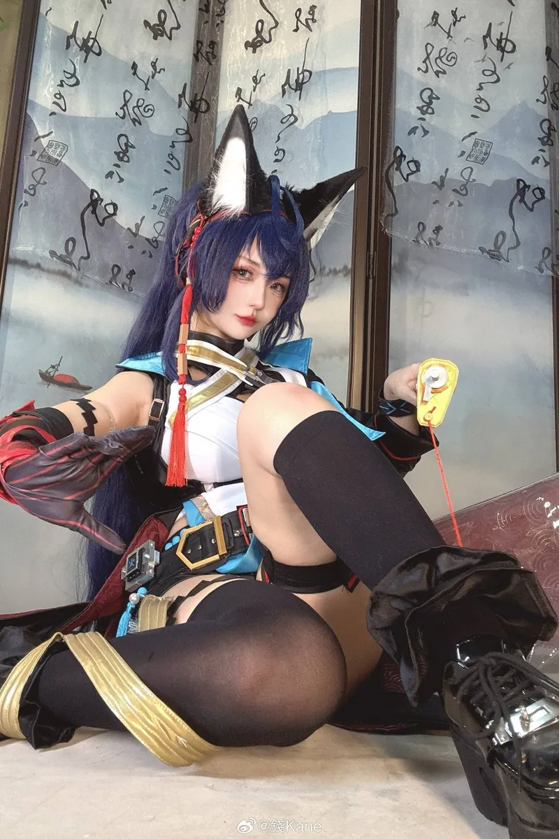 《明日方舟》烛煌cosplay展示