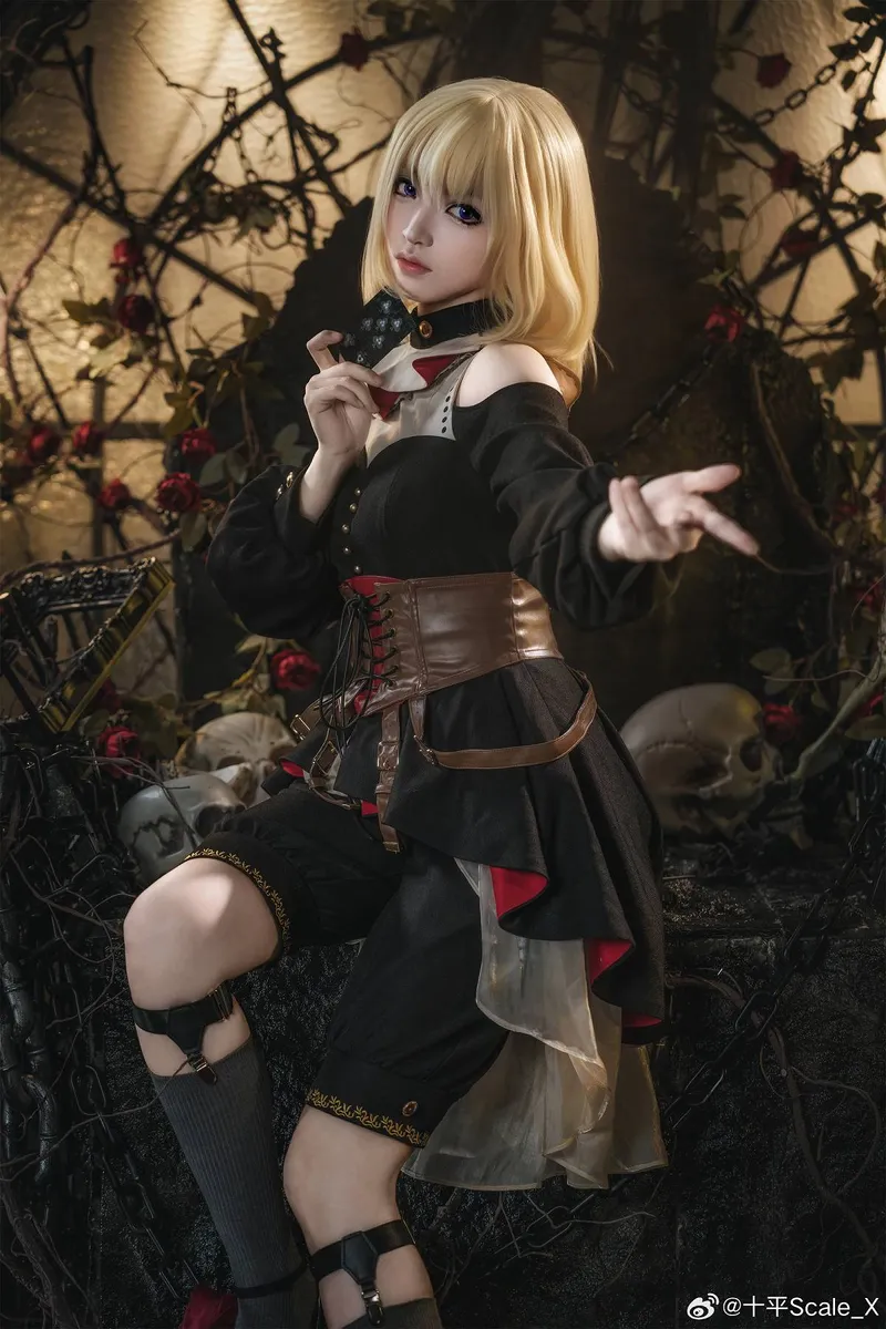 三角初华cosplay展示