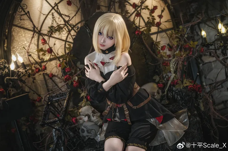 三角初华cosplay展示