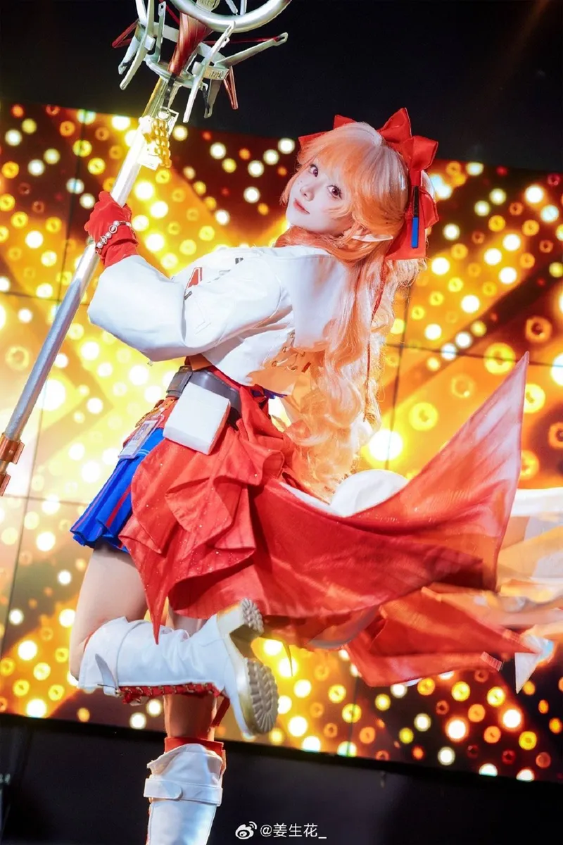 《明日方舟》遥Cosplay展示