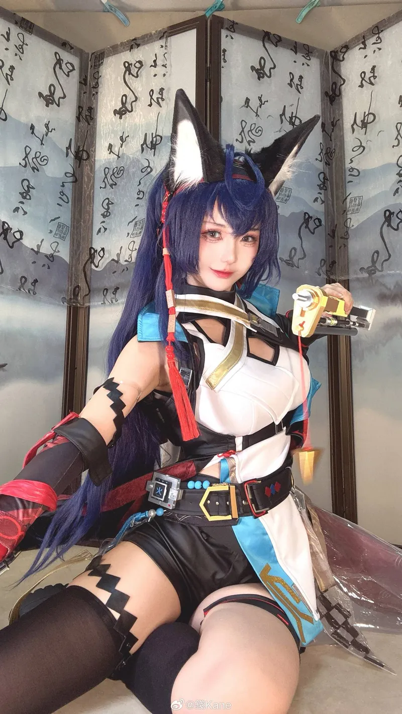 《明日方舟》烛煌cosplay展示