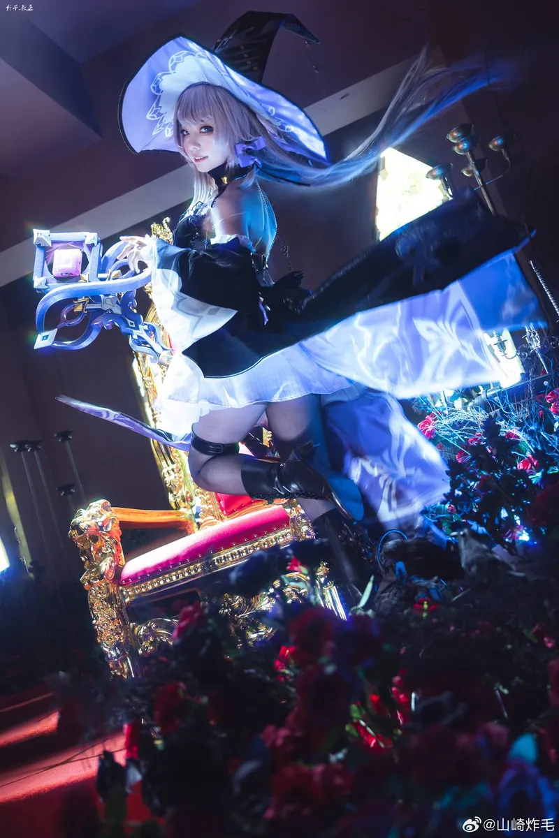 《崩坏星穹铁道》大黑塔cosplay展示