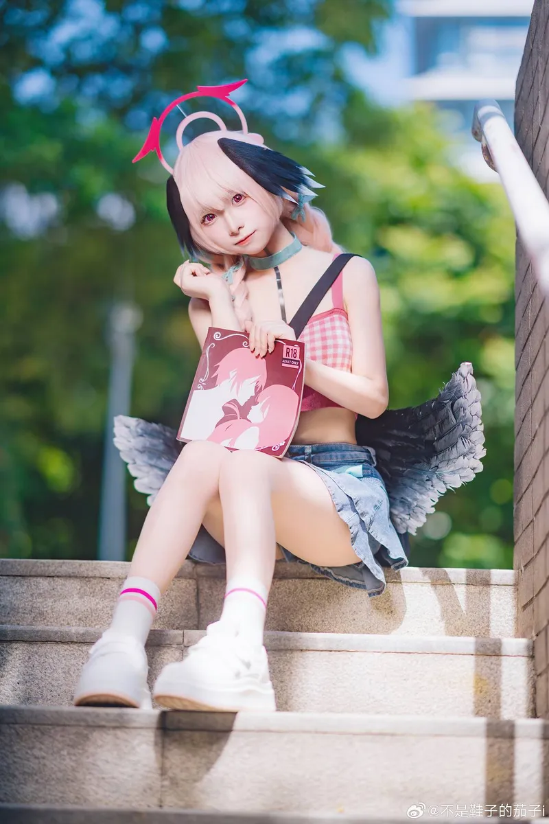 《蔚蓝档案》下江小春cosplay-夏日蜜桃汽水风格展示