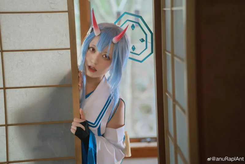 《蔚蓝档案》和乐千世cosplay-夏日清凉风情展现