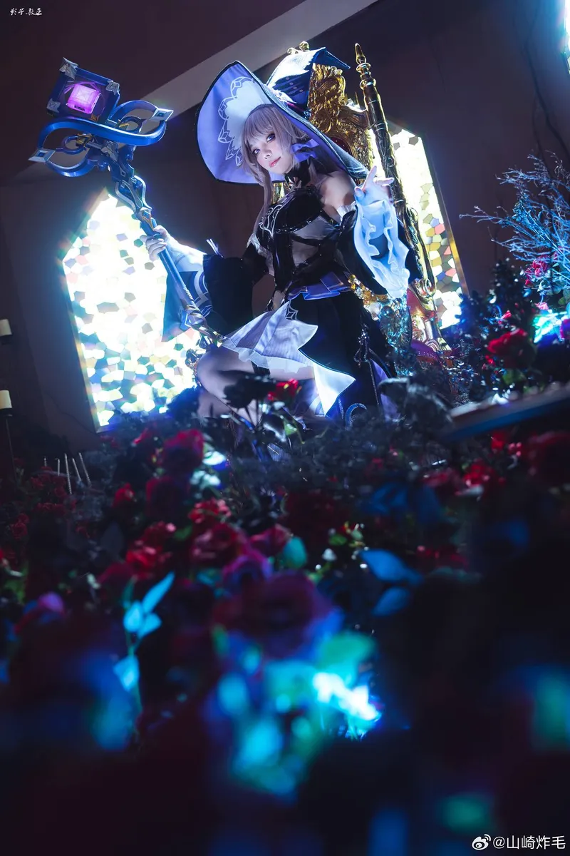 《崩坏星穹铁道》大黑塔cosplay展示