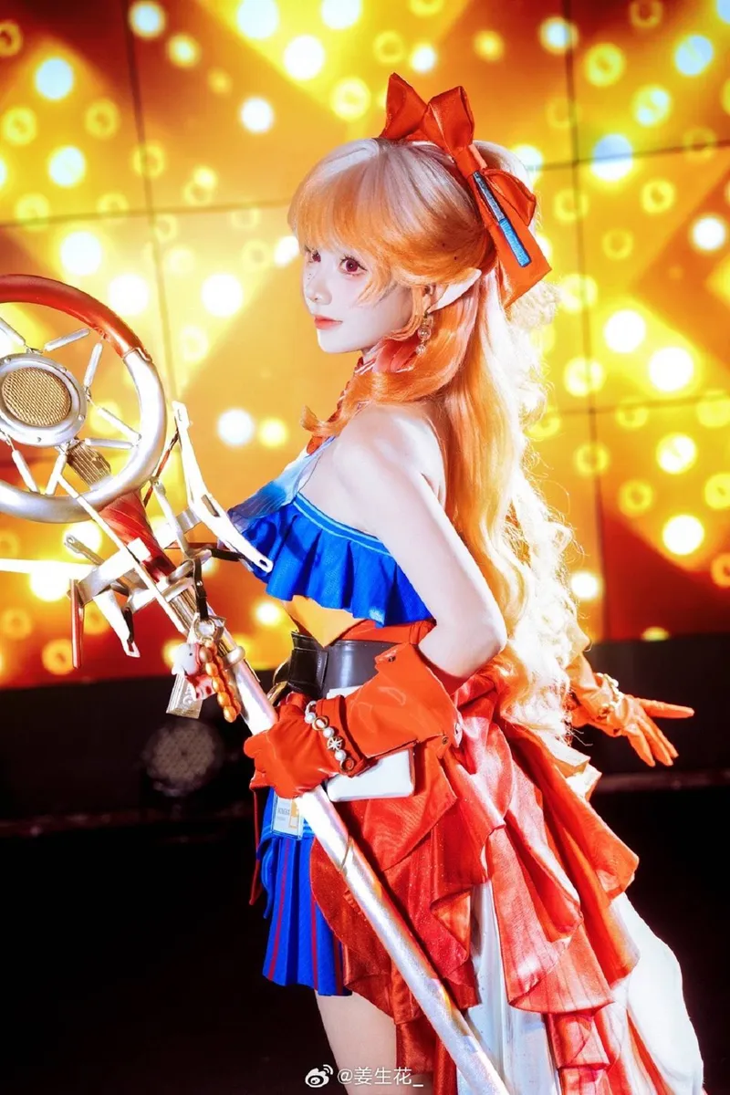 《明日方舟》遥Cosplay展示