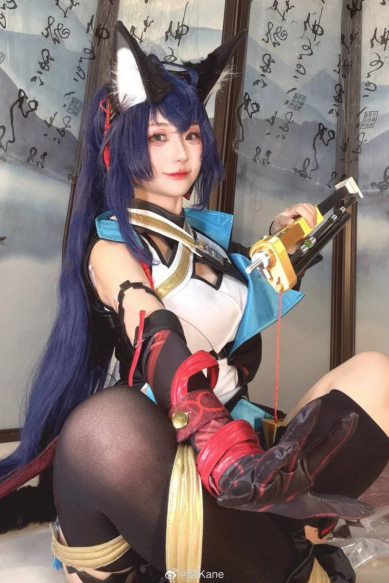 《明日方舟》烛煌cosplay展示