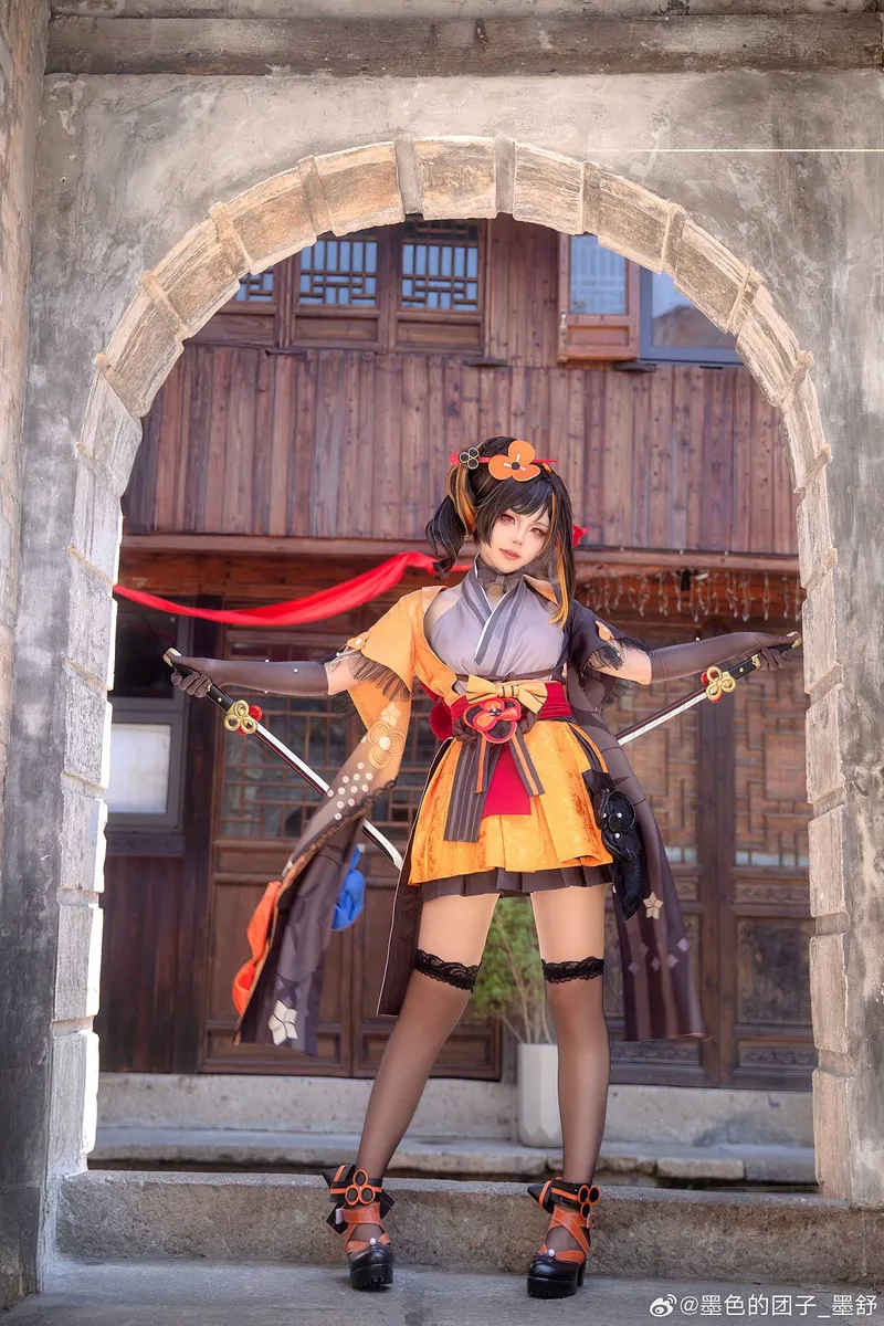 《原神》千织鸣雷裁锦师COS展示