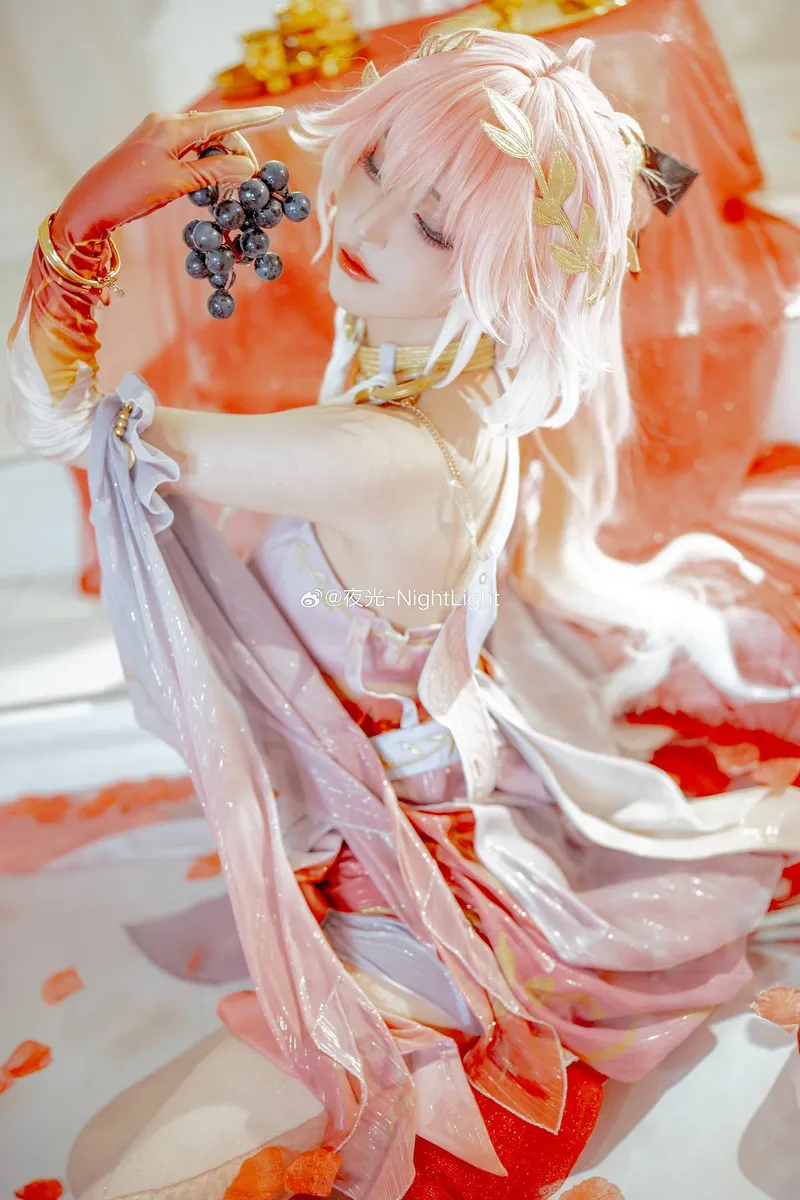 《鸣潮》长离cosplay展示