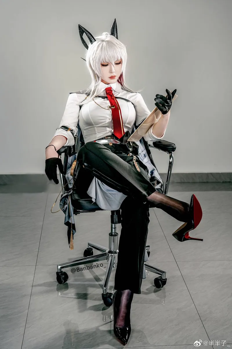 《鸣潮》赞妮COS展示