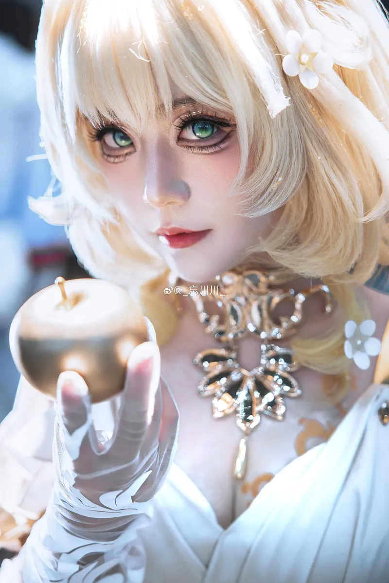 《崩坏星穹铁道》阿格莱雅COS展示