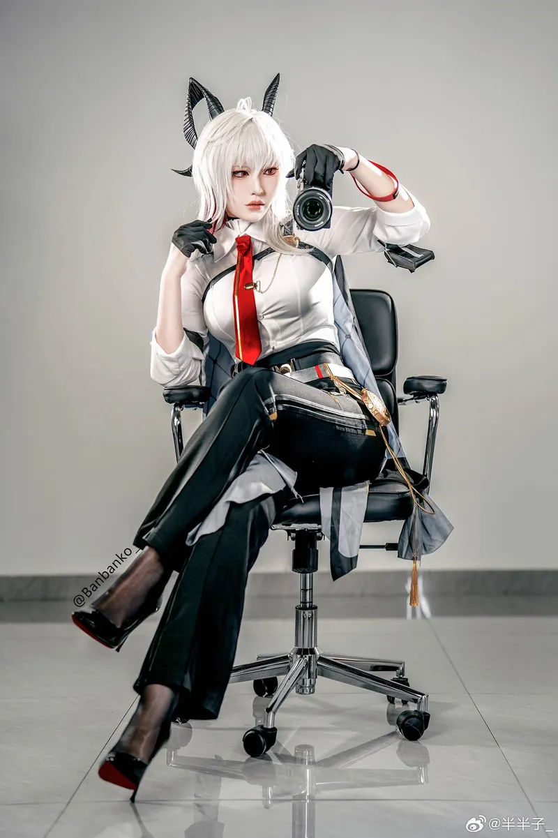 《鸣潮》赞妮COS展示