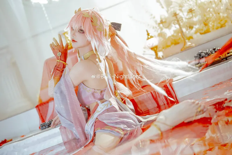 《鸣潮》长离cosplay展示