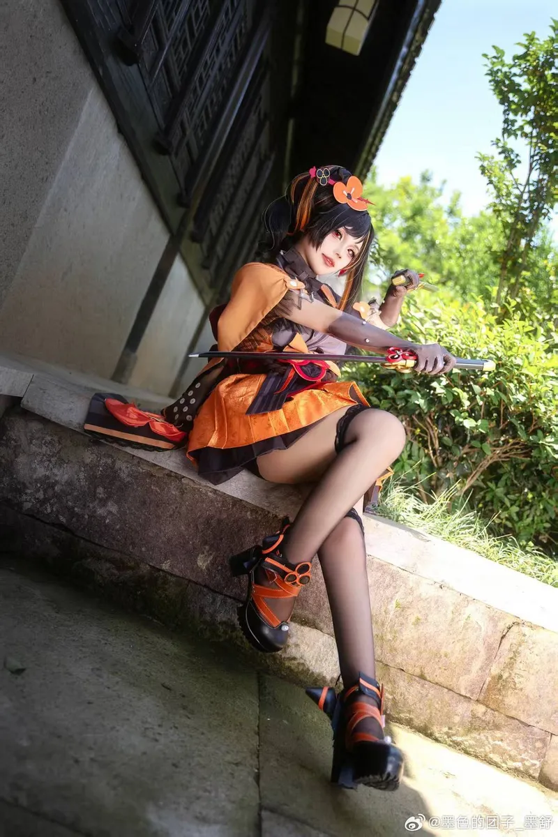 《原神》千织鸣雷裁锦师COS展示