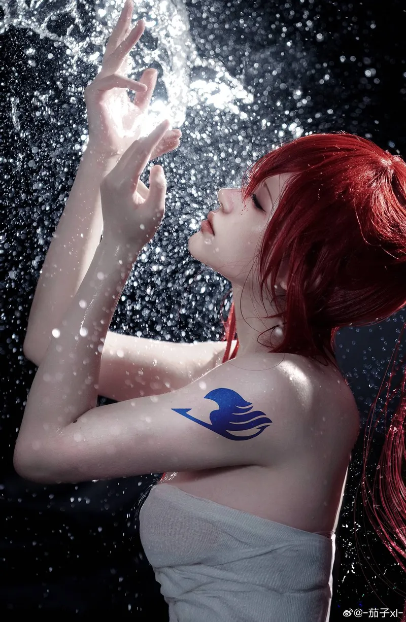 《妖精的尾巴》艾露莎Cosplay展示