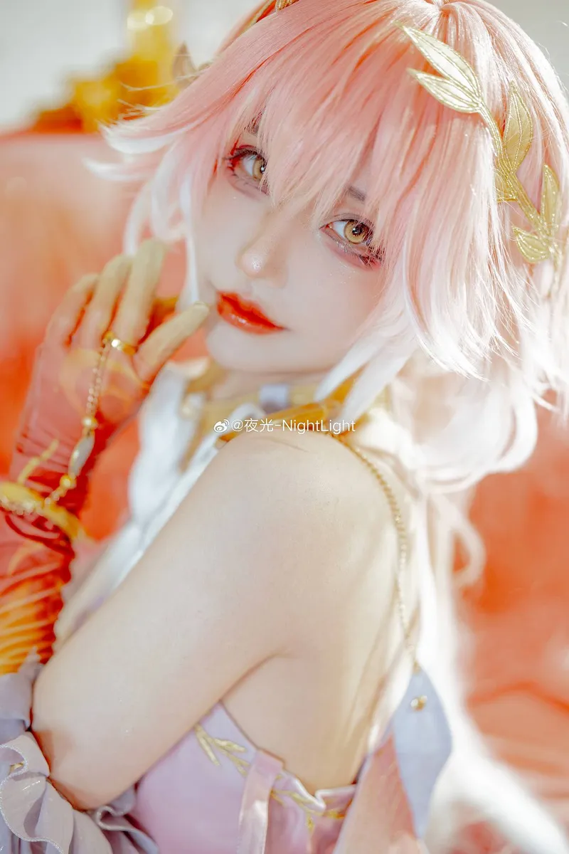 《鸣潮》长离cosplay展示