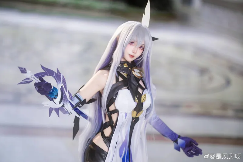 《原神》丝柯克Cosplay展示