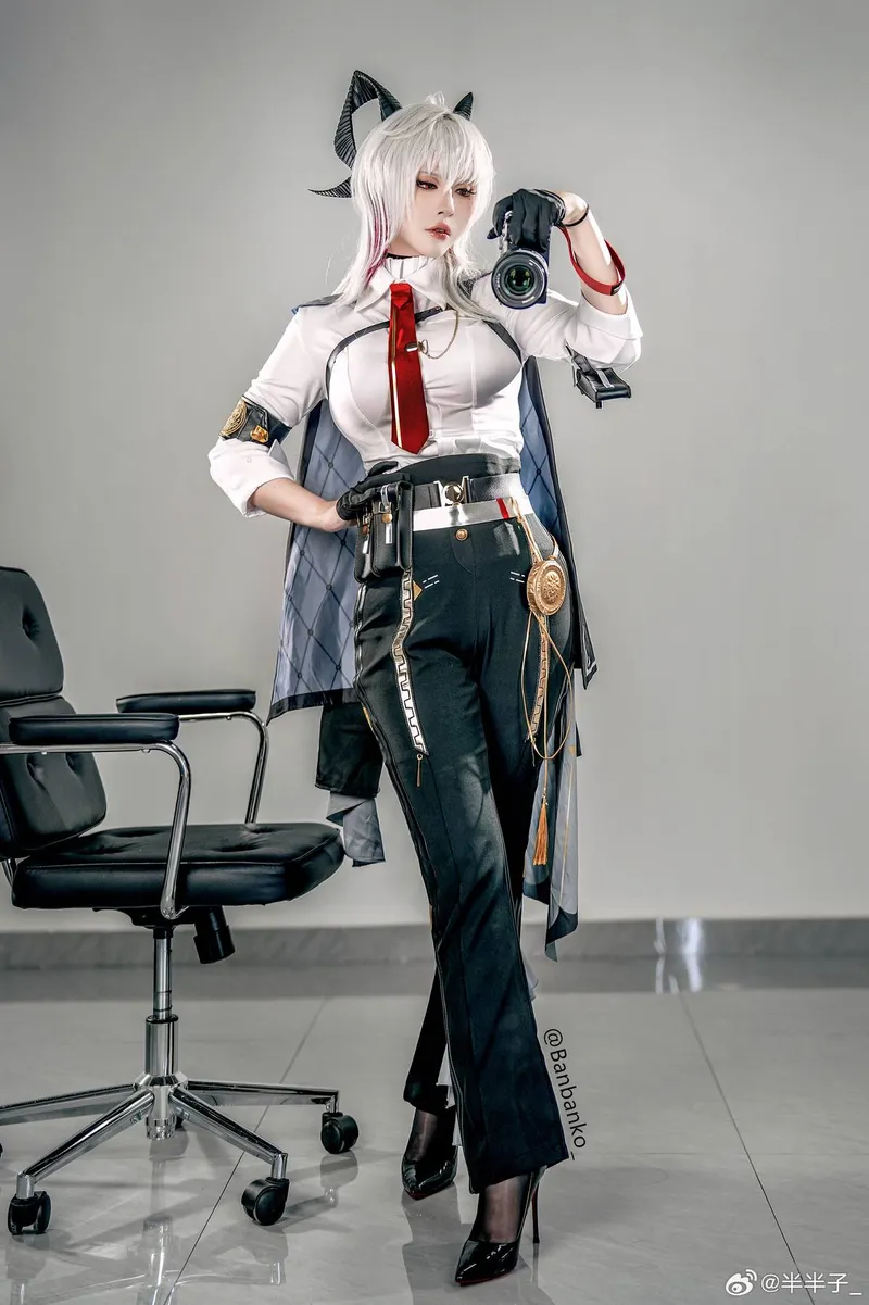 《鸣潮》赞妮COS展示