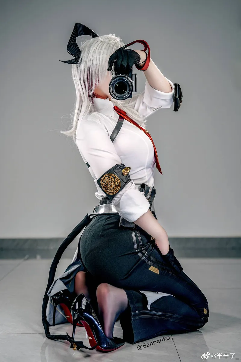 《鸣潮》赞妮COS展示