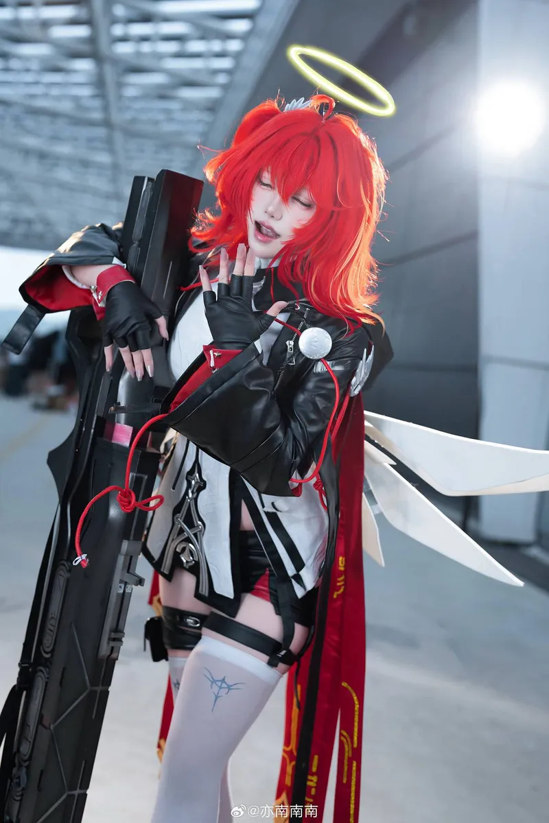 《明日方舟》新约能天使COS展示