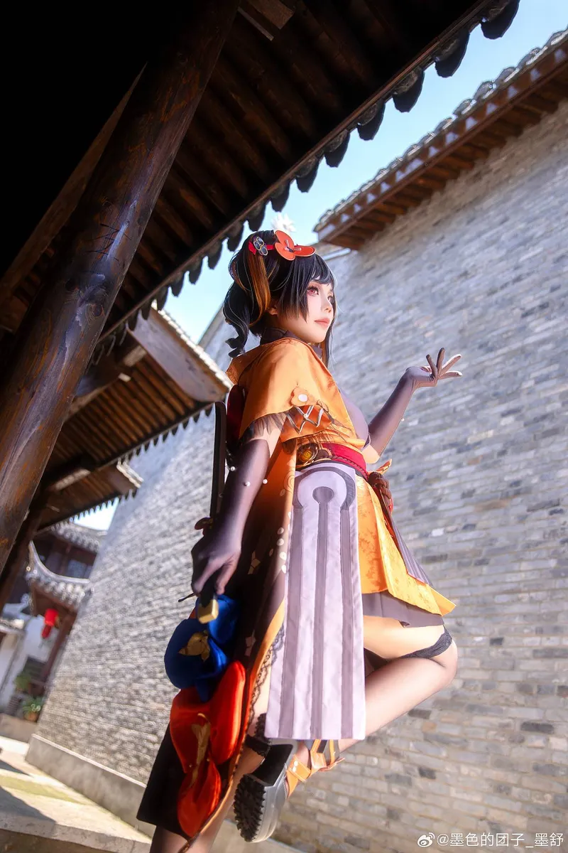 《原神》千织鸣雷裁锦师COS展示