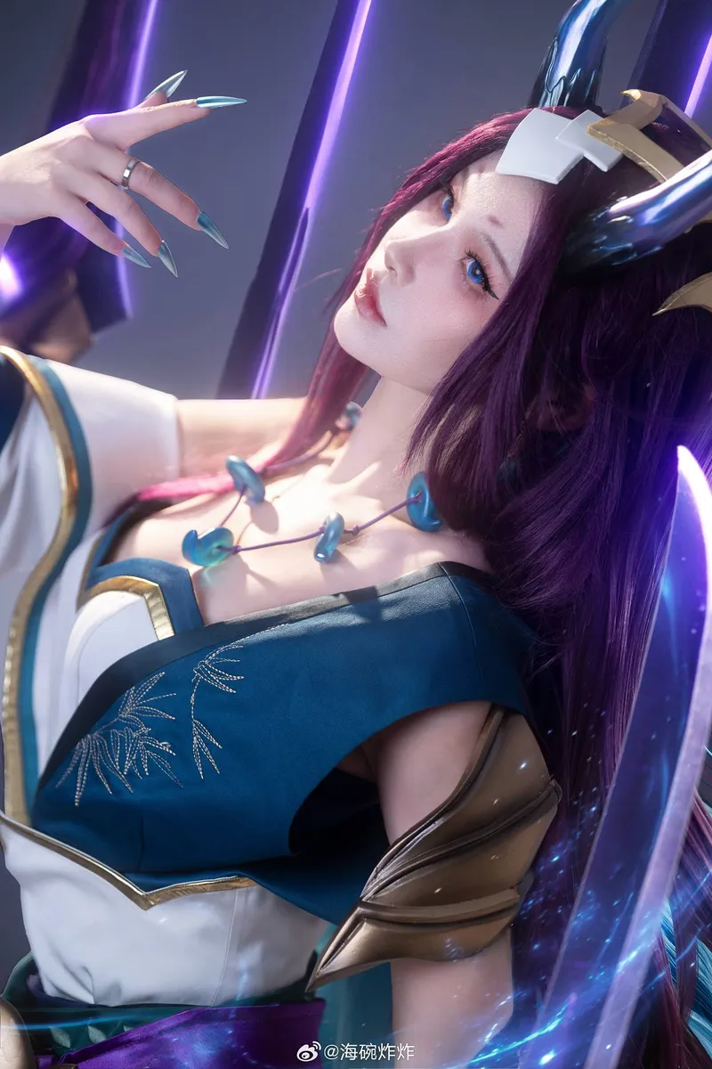 《英雄联盟》艾瑞莉娅cosplay展示-风中信念的化身