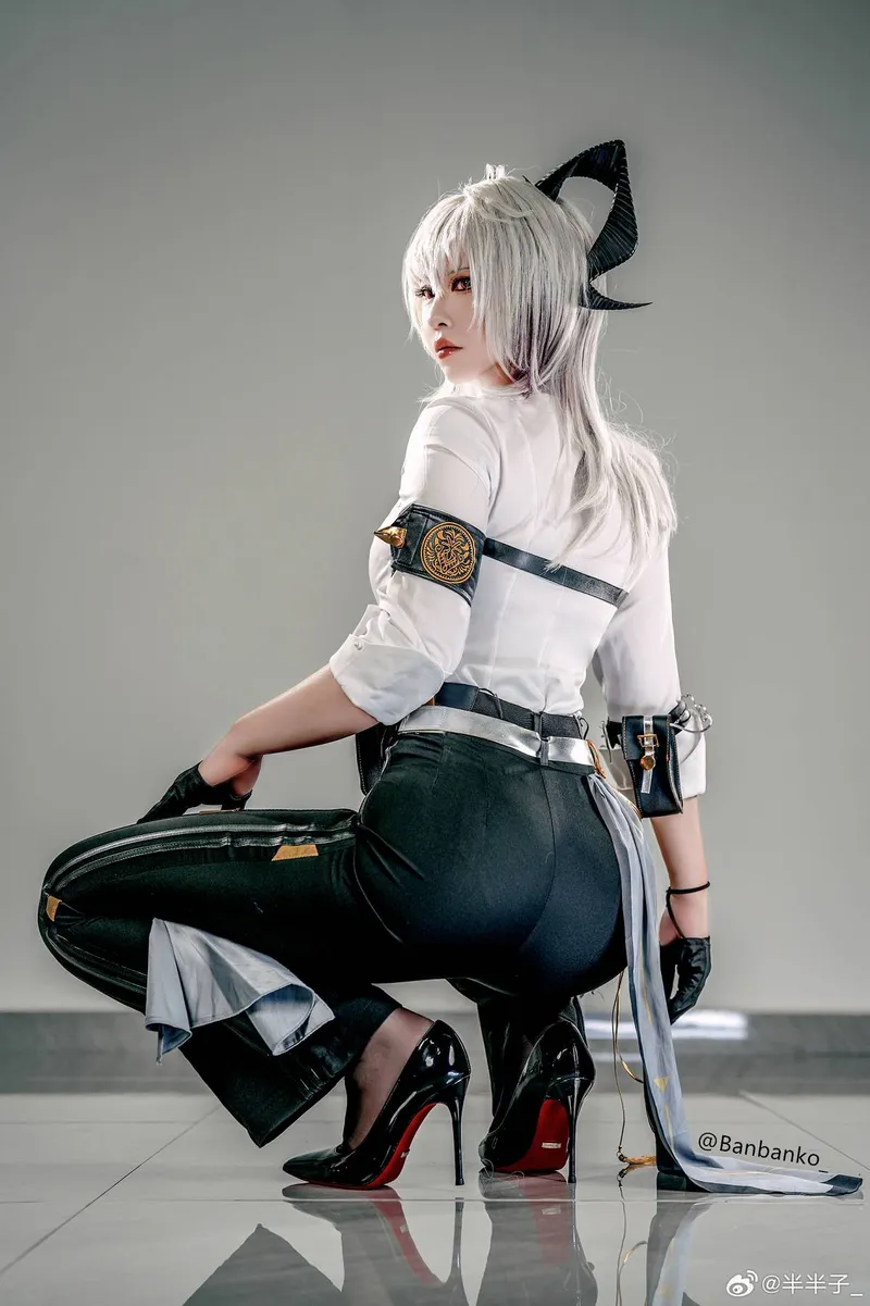 《鸣潮》赞妮COS展示