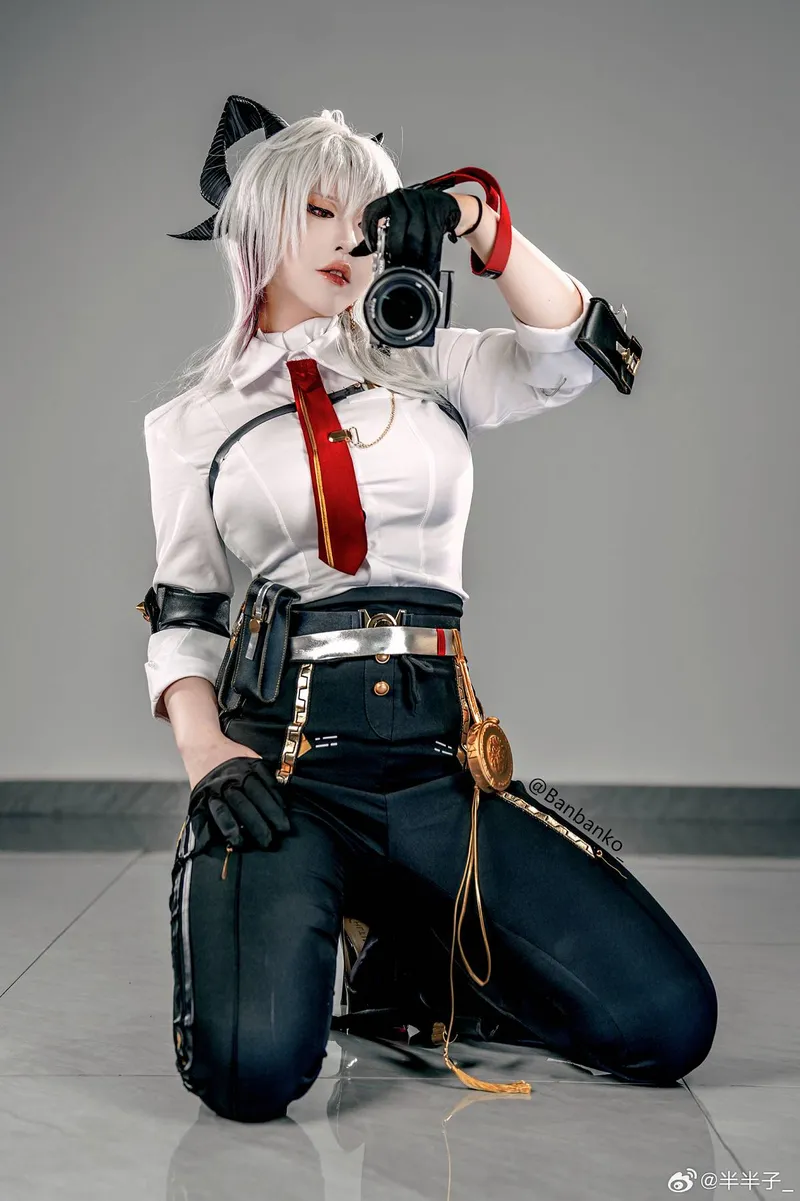 《鸣潮》赞妮COS展示