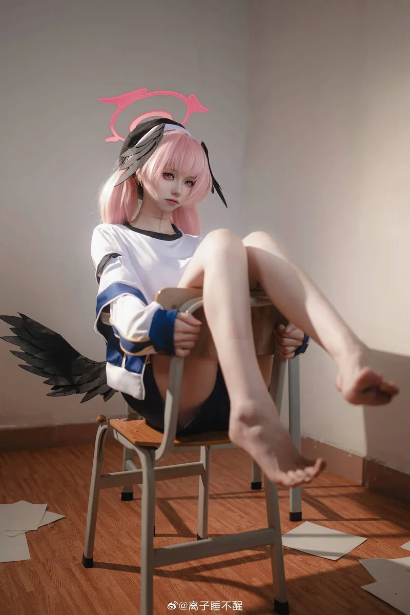 《蔚蓝档案》下江小春COS展示