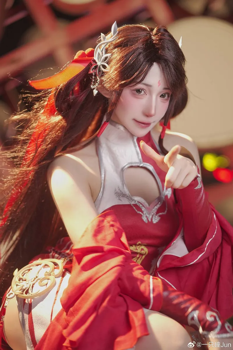 《完美世界》火灵儿cosplay展示