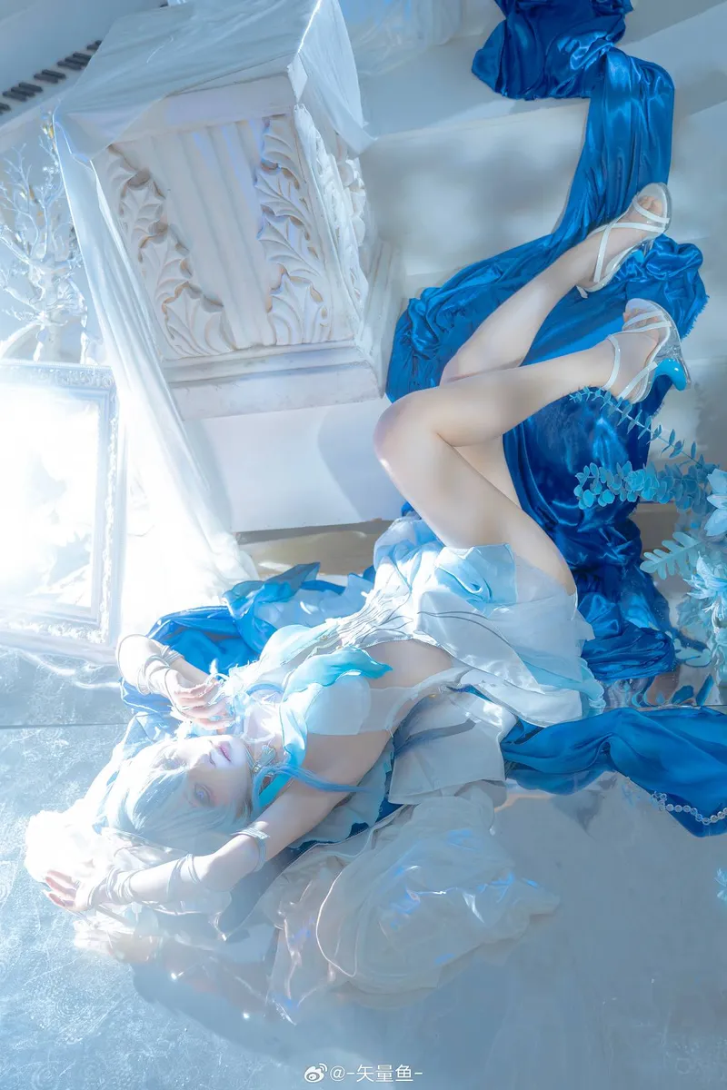 《鸣潮》守岸人COS展示