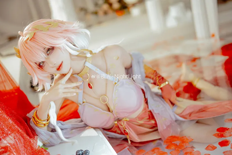 《鸣潮》长离cosplay展示