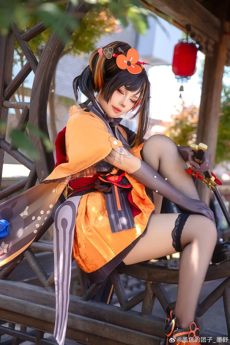 《原神》千织鸣雷裁锦师COS展示