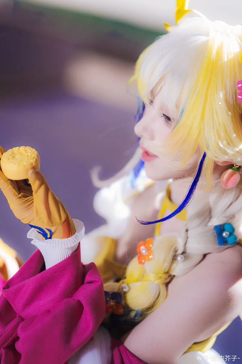 《明日方舟》黍cosplay展示