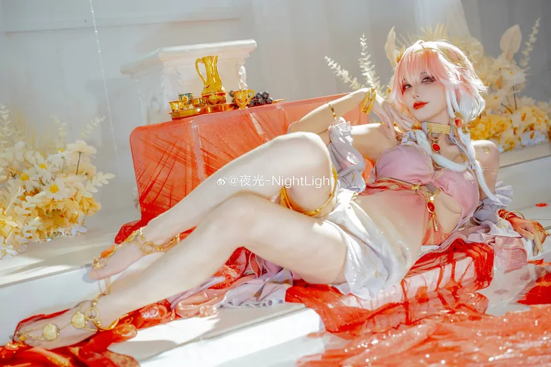 《鸣潮》长离cosplay展示