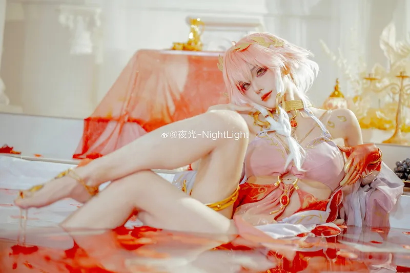 《鸣潮》长离cosplay展示