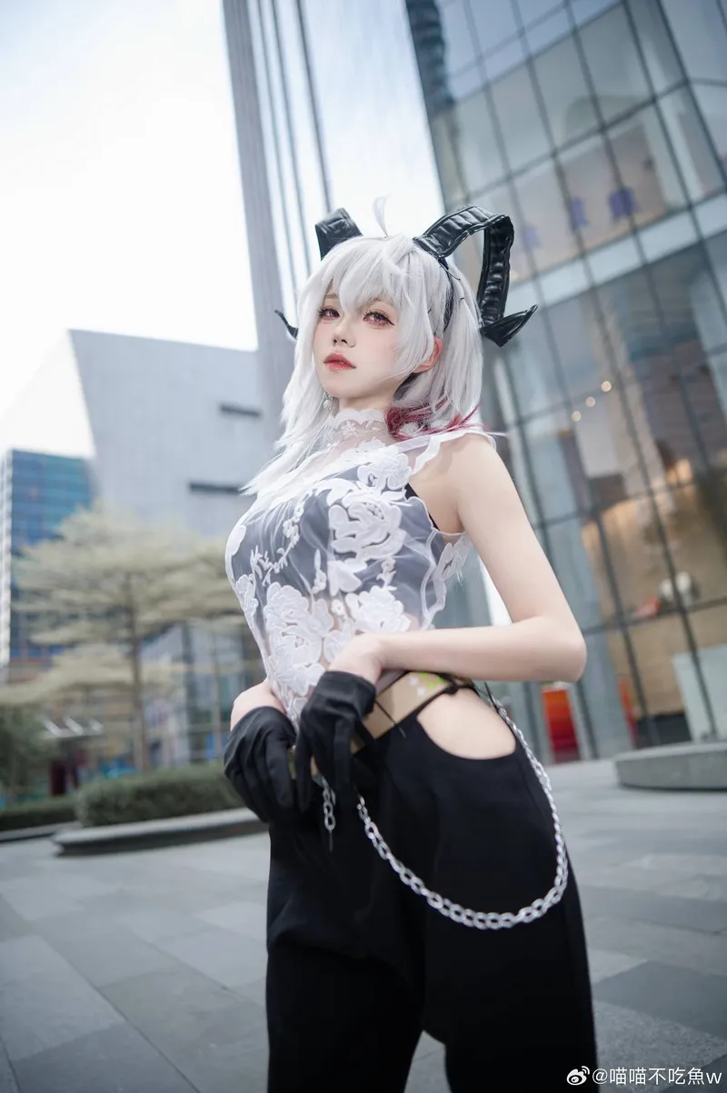 《鸣潮》赞妮cosplay展示