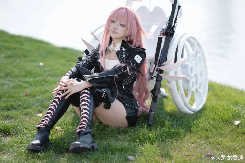 《明日方舟》蕾缪安cosplay展示