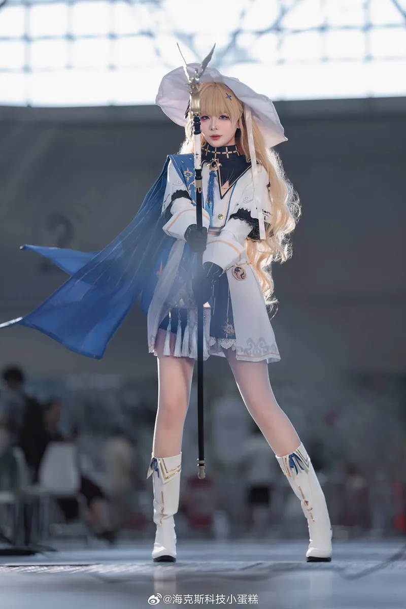 《鸣潮》菲比Cosplay展示