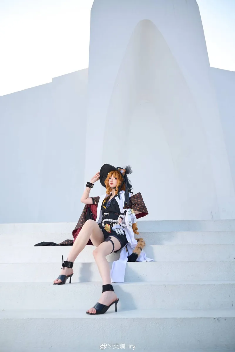 《明日方舟》琳琅诗怀雅cosplay展示