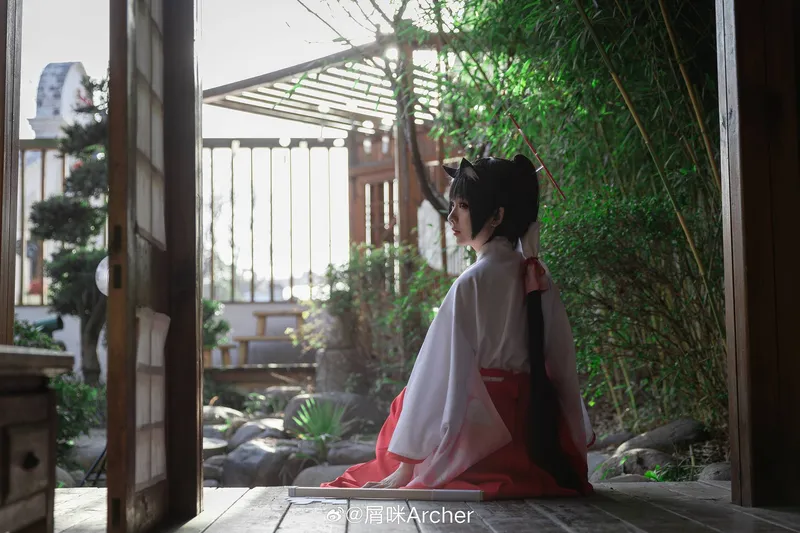 《蔚蓝档案》芹香cosplay展示