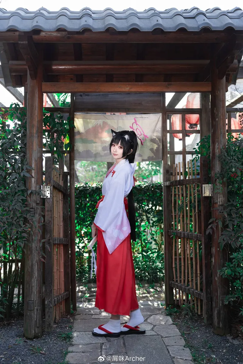 《蔚蓝档案》芹香cosplay展示