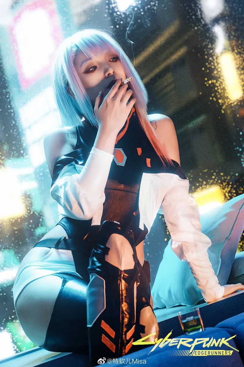 《赛博朋克2077》LucyCosplay展示