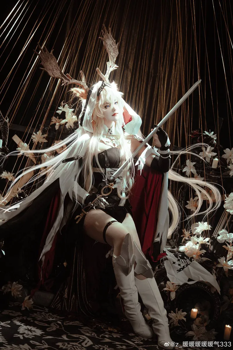 《明日方舟》薇薇安娜cosplay展示