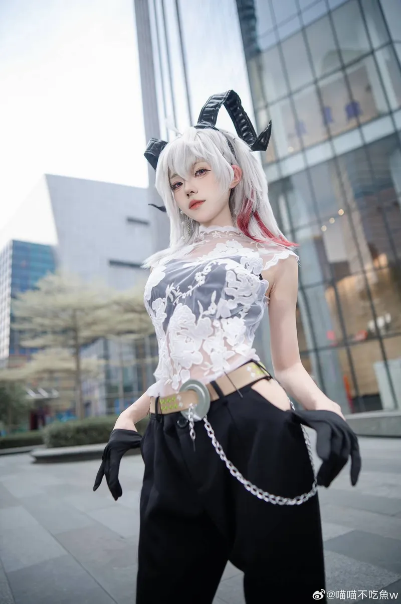 《鸣潮》赞妮cosplay展示