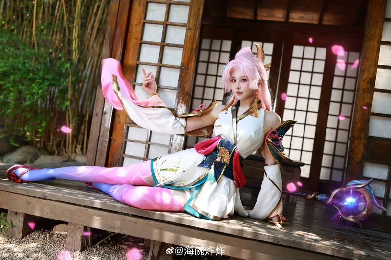 《英雄联盟》拉克丝cosplay展示