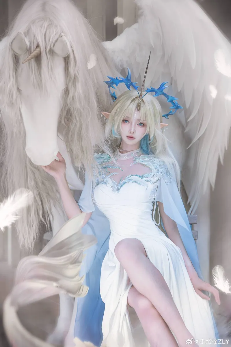 《鸣潮》芙露德莉斯cosplay展示